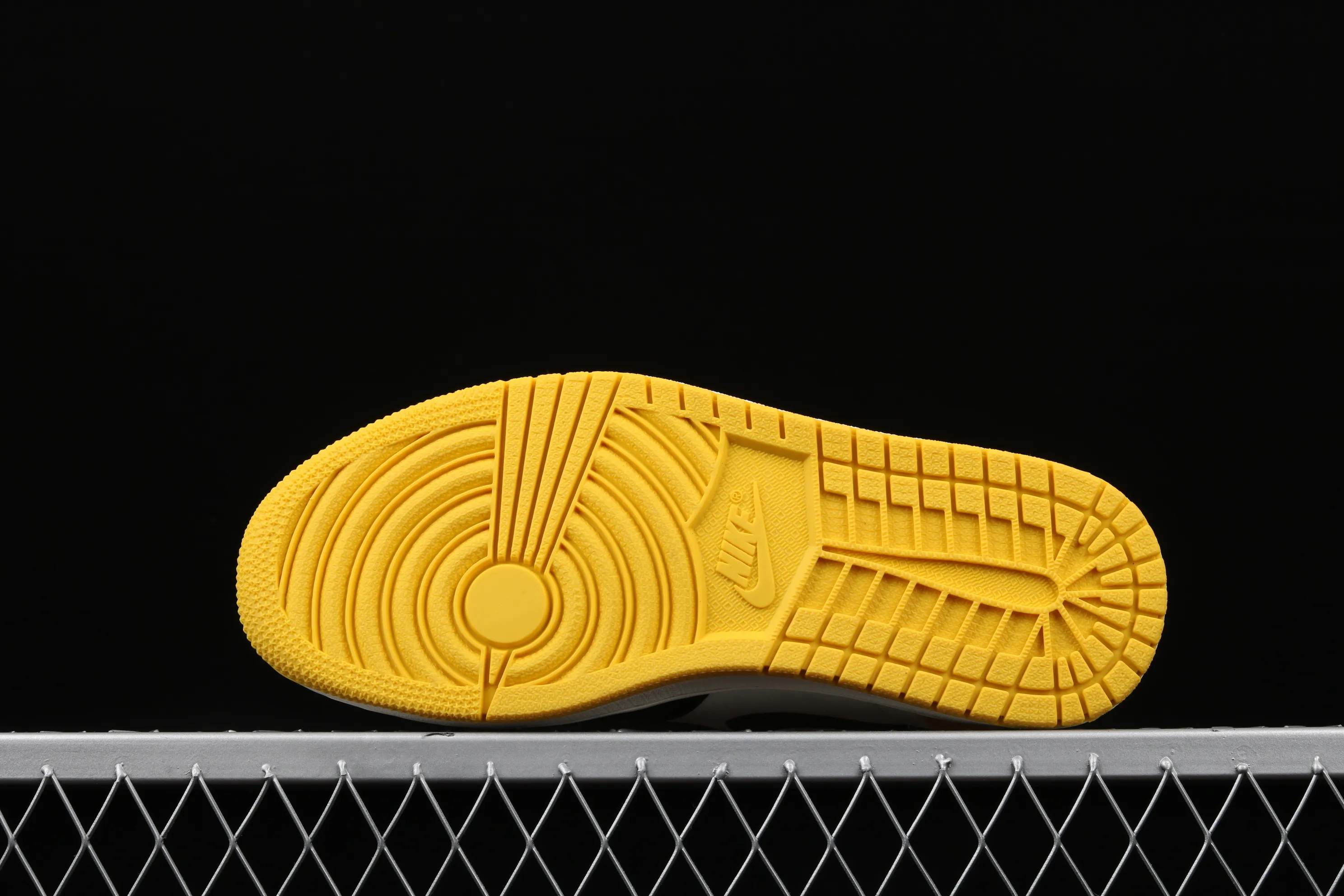 All categories Air Jordan Jordan series basketball shoes Air Jordan 1 High Air Jordan 1 Yellow Toe AJ1 OG black and yellow toe high-top basketball shoes AR1020-700